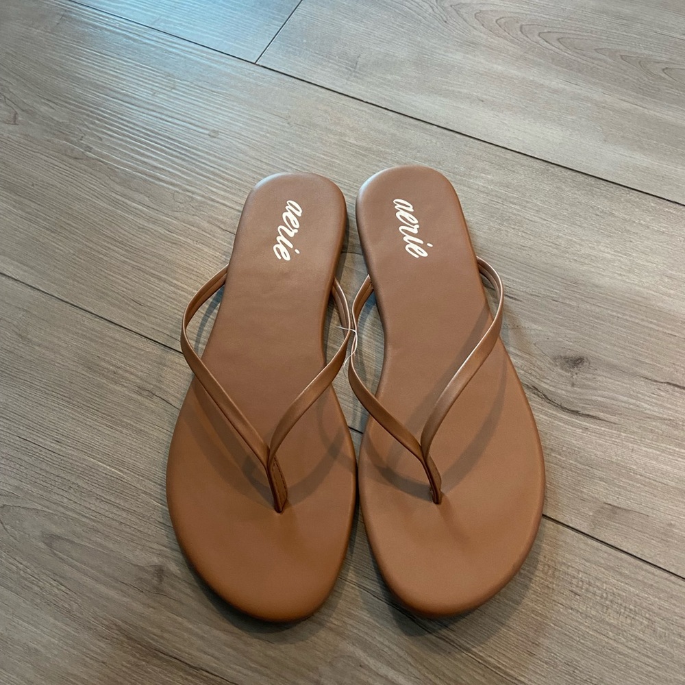 NWT Aerie Flip Flops Sz 10